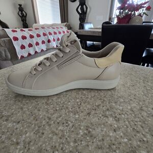 ECCO SOFT 7 SLIP ON SNEAKER WOMEN'S.  (SIZE 5.5